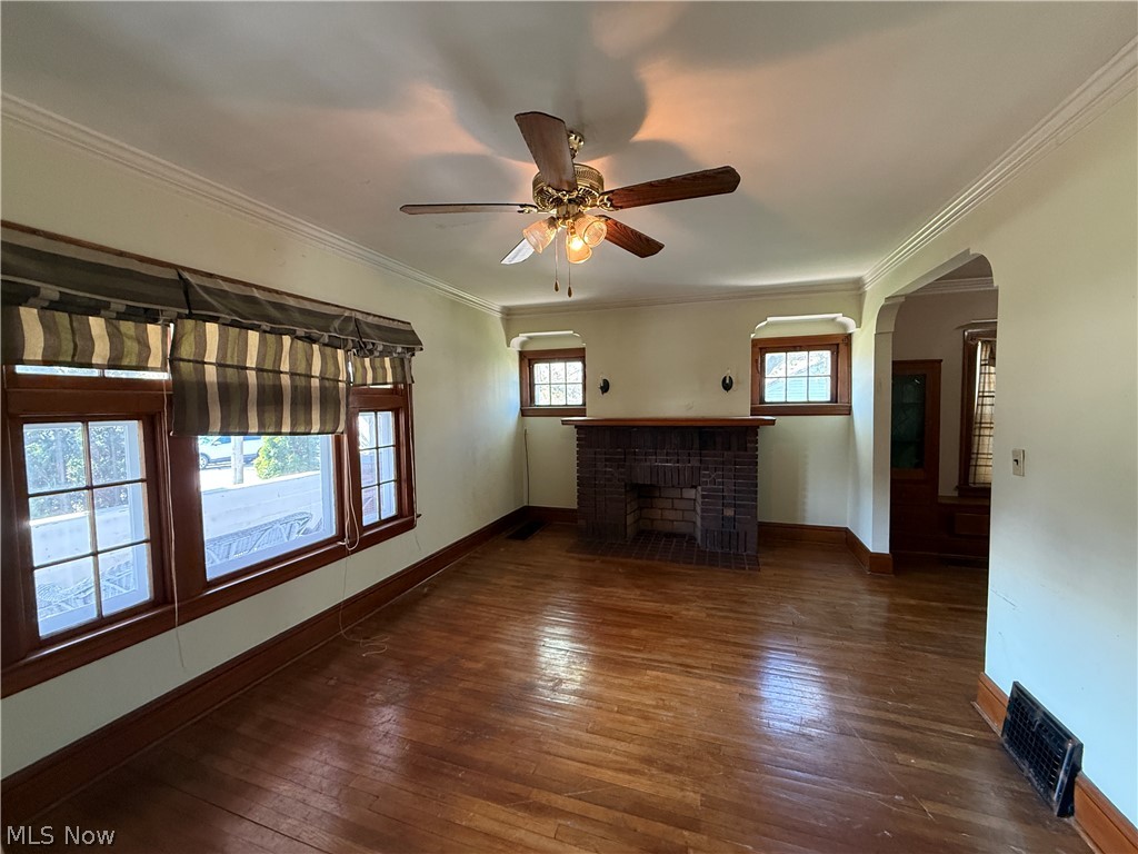 18309 Edgerton Road Cleveland, OH 44119 - Photo 2 of 20 DN Unit Living Room