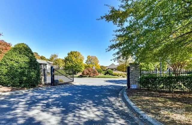 $325,000 | 2905 White Willow Road, Charlotte, NC 28273