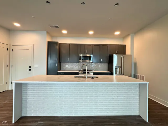 $585,000 | 925 Veterans Way, Unit 304, Carmel, IN 46032