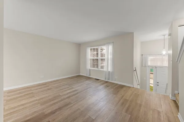 $289,000 | 1643 Orchard Court, West Chicago, IL 60185