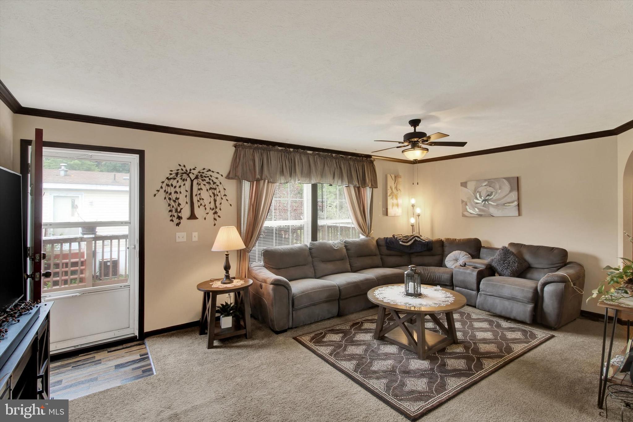 3450 Mountain Road Hamburg, PA 19526 - Photo 13 of 28 Living room