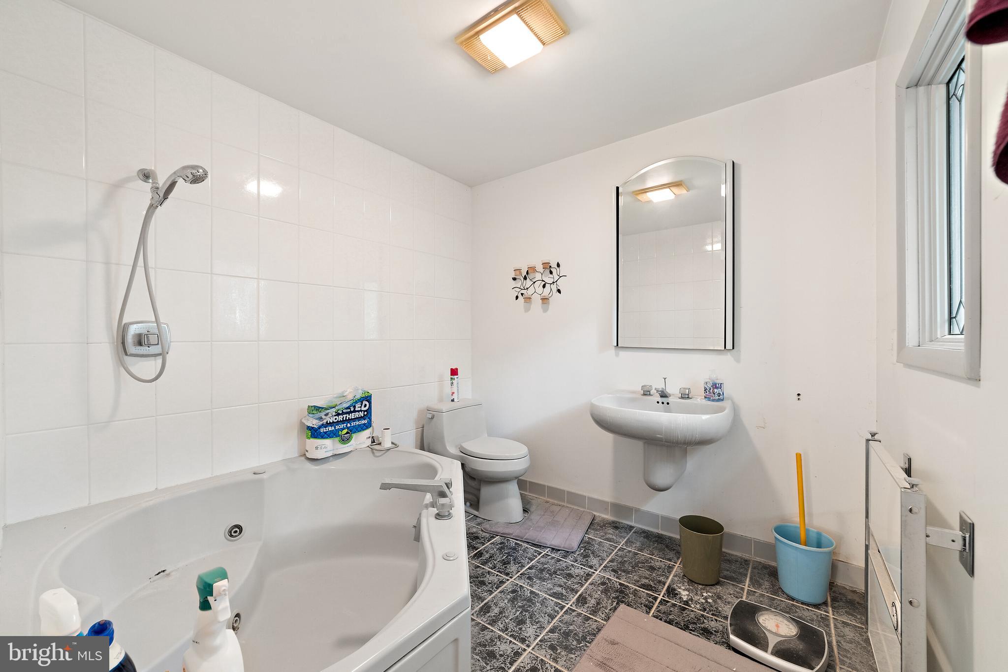 7295 Forrest Road Warrenton, VA 20187 - Photo 4 of 17 Gallery Image 4