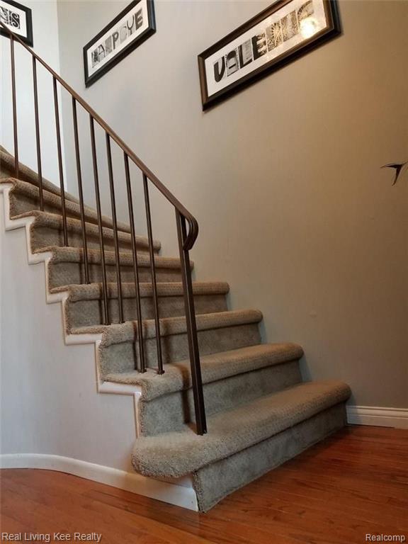 129 Stratford Lane Rochester Hills, MI 48309 - Photo 2 of 18