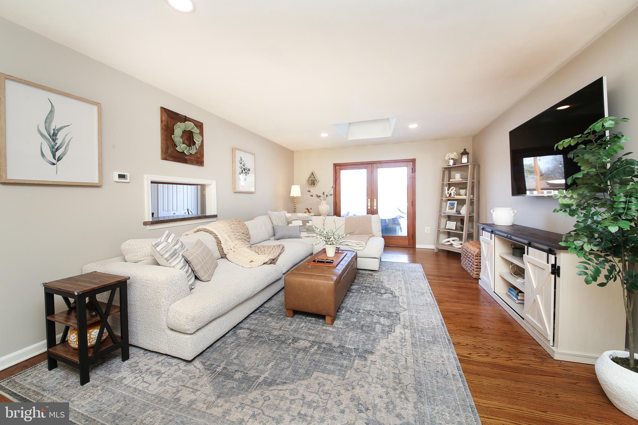 237 Frog Hollow Road Southampton, PA 18966 - Photo 5 of 31 Spacious entertaining with access to deck