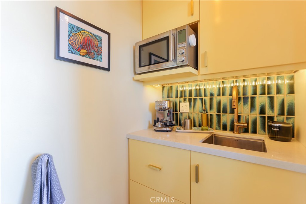 800 East Ocean Boulevard, Unit 1007 Long Beach, CA 90802 - Photo 14 of 43 a bathroom with a sink and a mirror