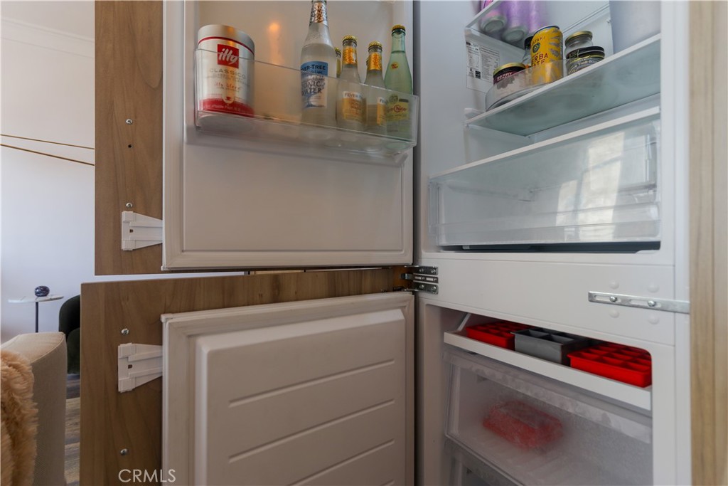 800 East Ocean Boulevard, Unit 1007 Long Beach, CA 90802 - Photo 18 of 43 a utility room with dryer and washer