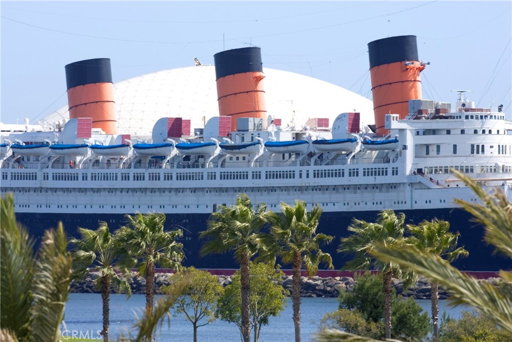800 East Ocean Boulevard, Unit 1007 Long Beach, CA 90802 - Photo 37 of 43 a view of a city and a patio