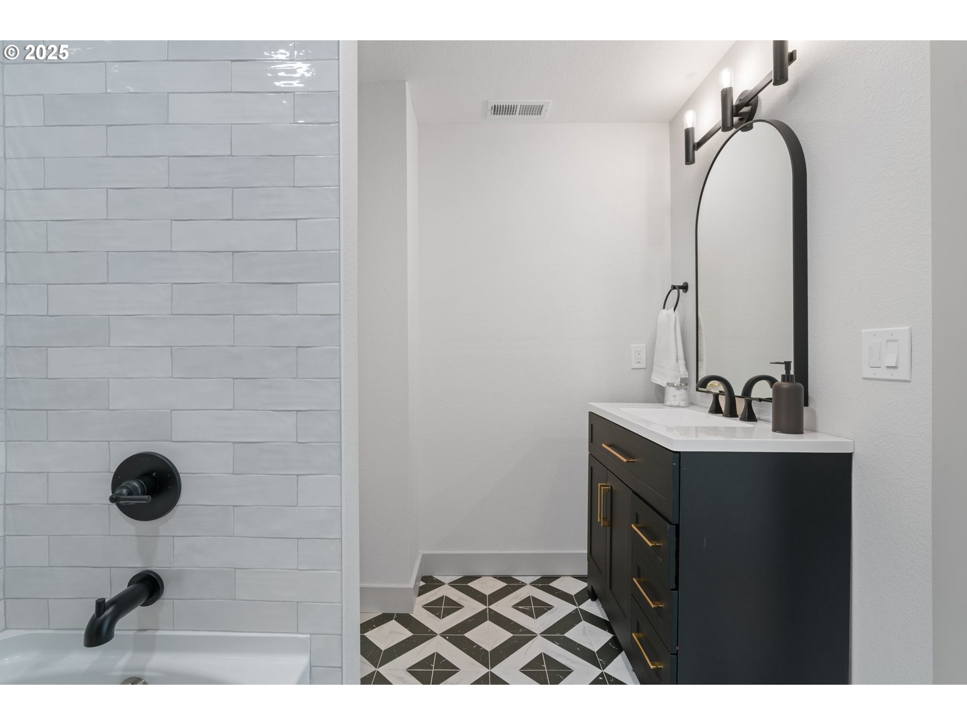 33375 Northwest Ej Smith Road Scappoose, OR 97056 - Photo 19 of 39 Gallery Image 19