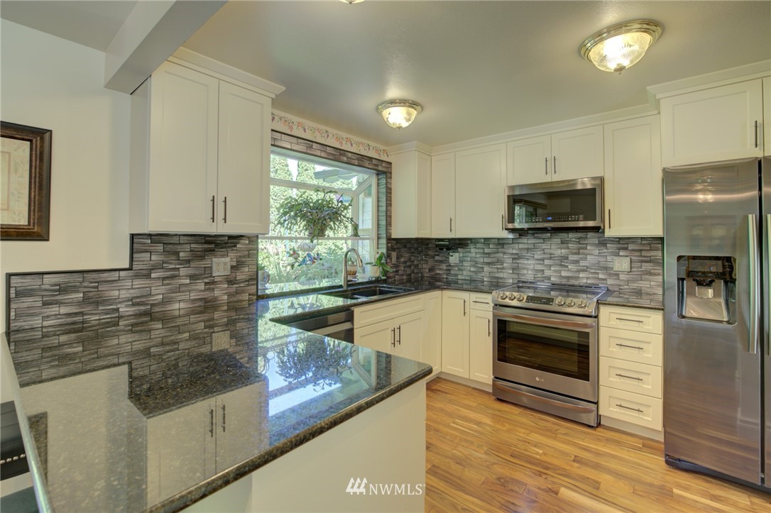 183 Vashon Place Northeast Renton, WA 98059 - Photo 16 of 40