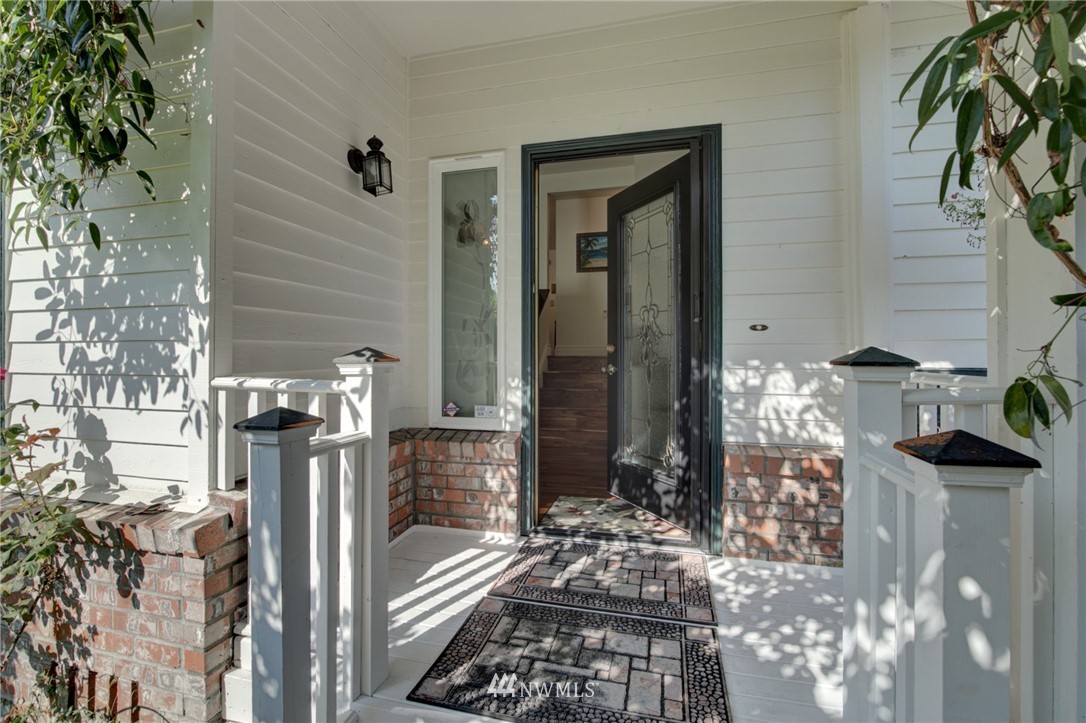 183 Vashon Place Northeast Renton, WA 98059 - Photo 3 of 40