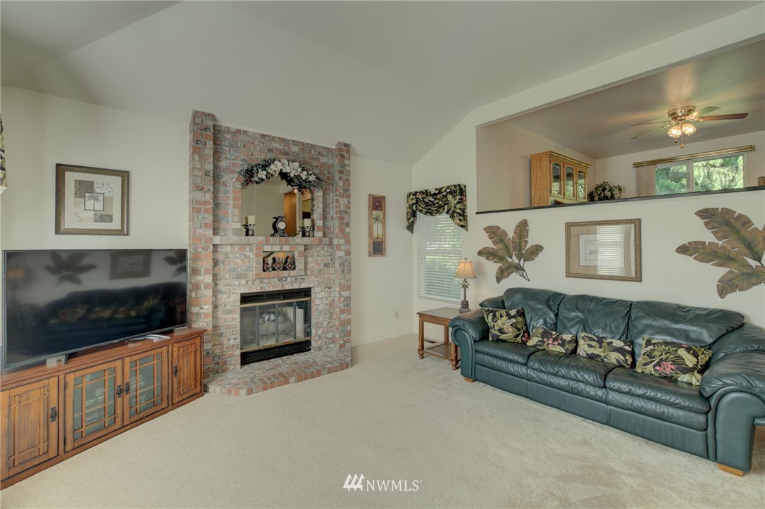 183 Vashon Place Northeast Renton, WA 98059 - Photo 5 of 40