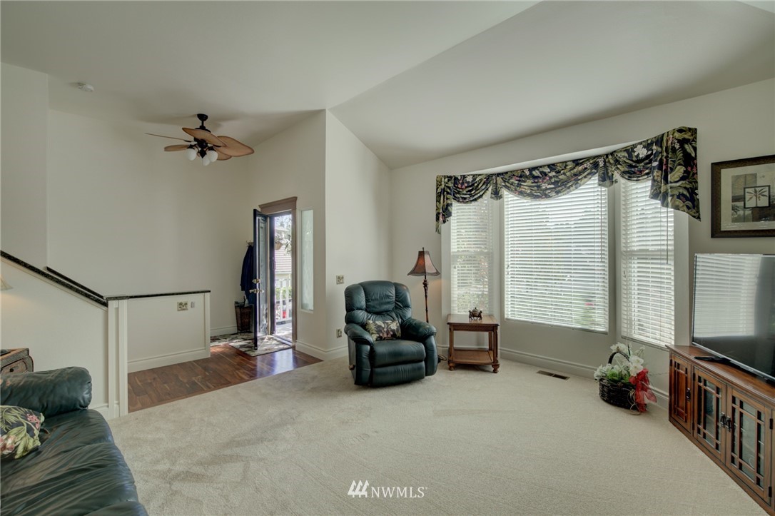 183 Vashon Place Northeast Renton, WA 98059 - Photo 6 of 40