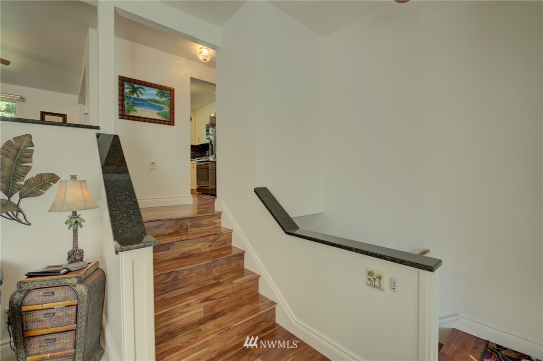 183 Vashon Place Northeast Renton, WA 98059 - Photo 8 of 40