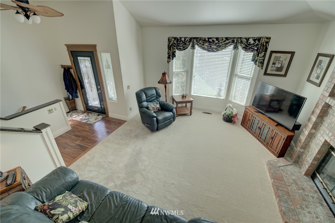 183 Vashon Place Northeast Renton, WA 98059 - Photo 9 of 40