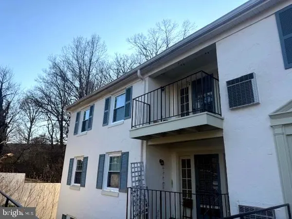 $315,000 | 5802 Torington Drive, Unit 825, Springfield, VA 22152