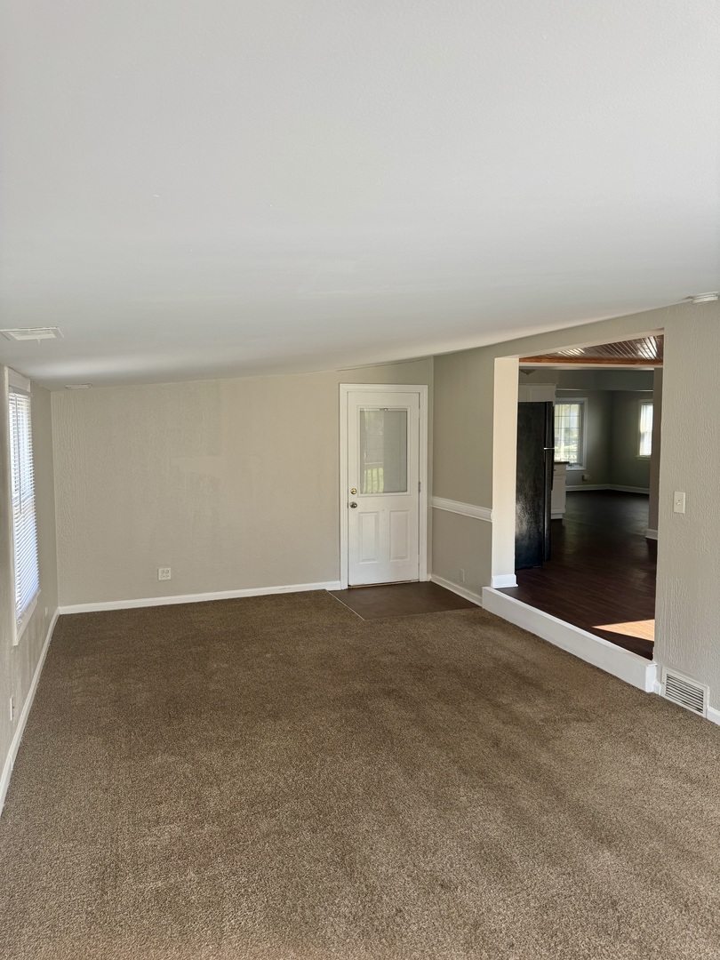 14503 Waverly Avenue Midlothian, IL 60445 - Photo 19 of 37 an empty room with window