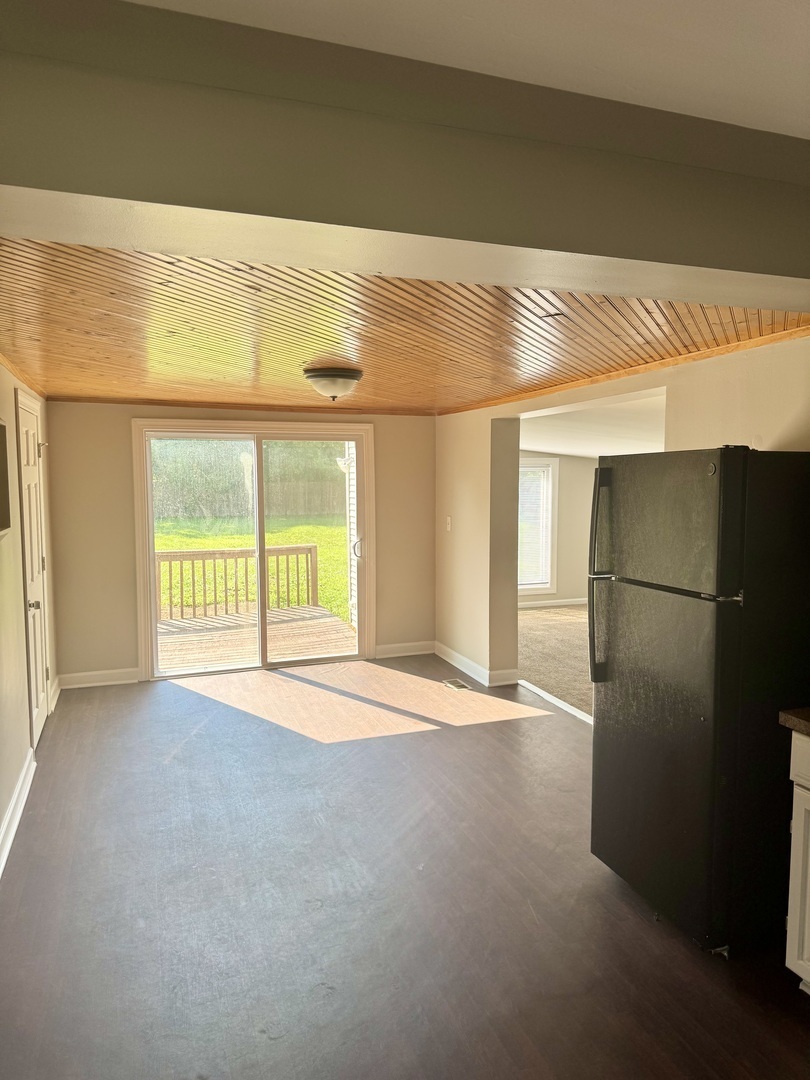 14503 Waverly Avenue Midlothian, IL 60445 - Photo 5 of 37 a view of an empty room with a window