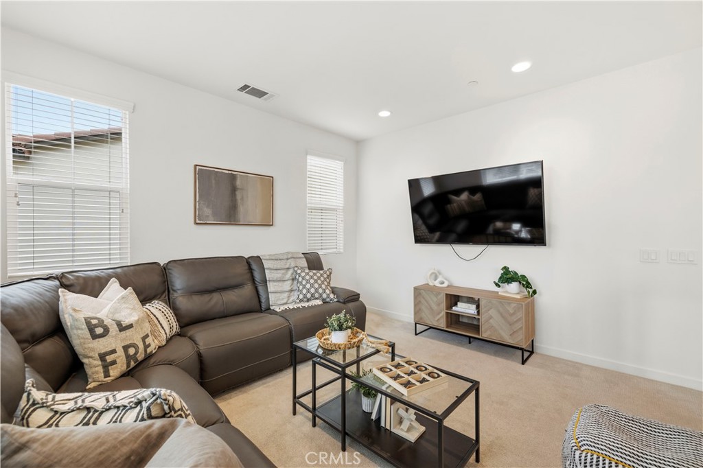 18135 Tableau Way Saugus, CA 91350 - Photo 21 of 43 Upstairs loft