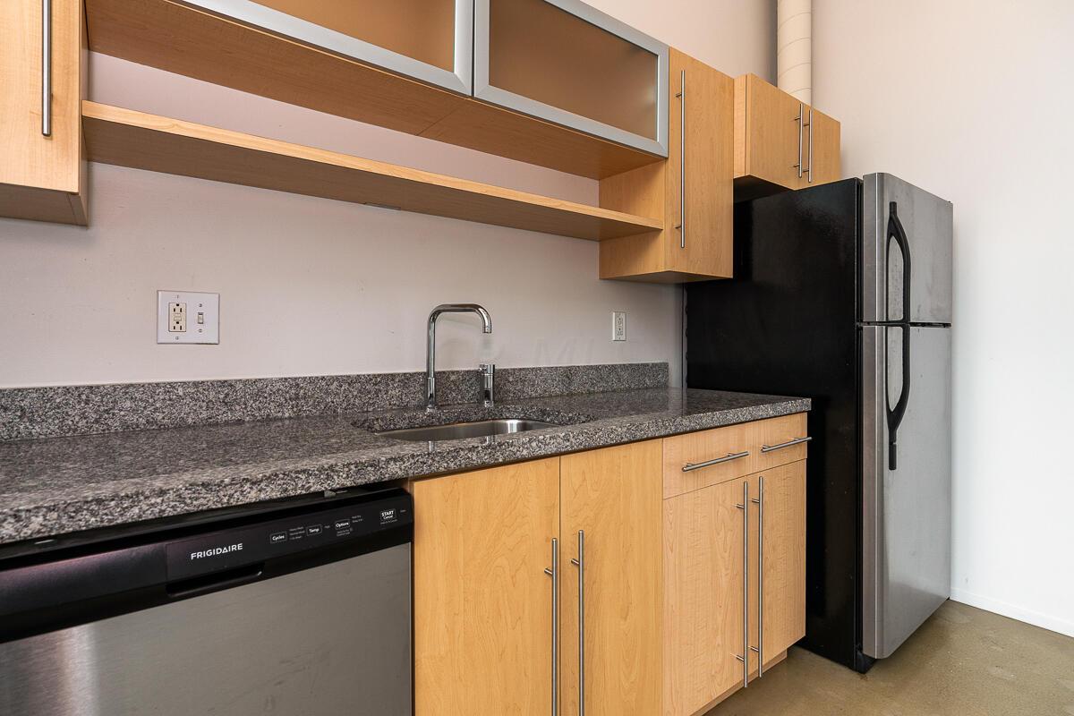 60 East Spring Street, Unit 203 Columbus, OH 43215 - Photo 7 of 40 Kitchen
