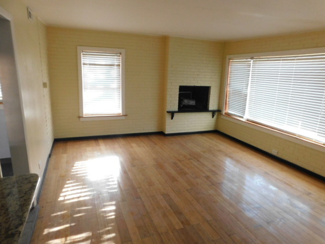 17433 Henry Street Lansing, IL 60438 - Photo 4 of 24