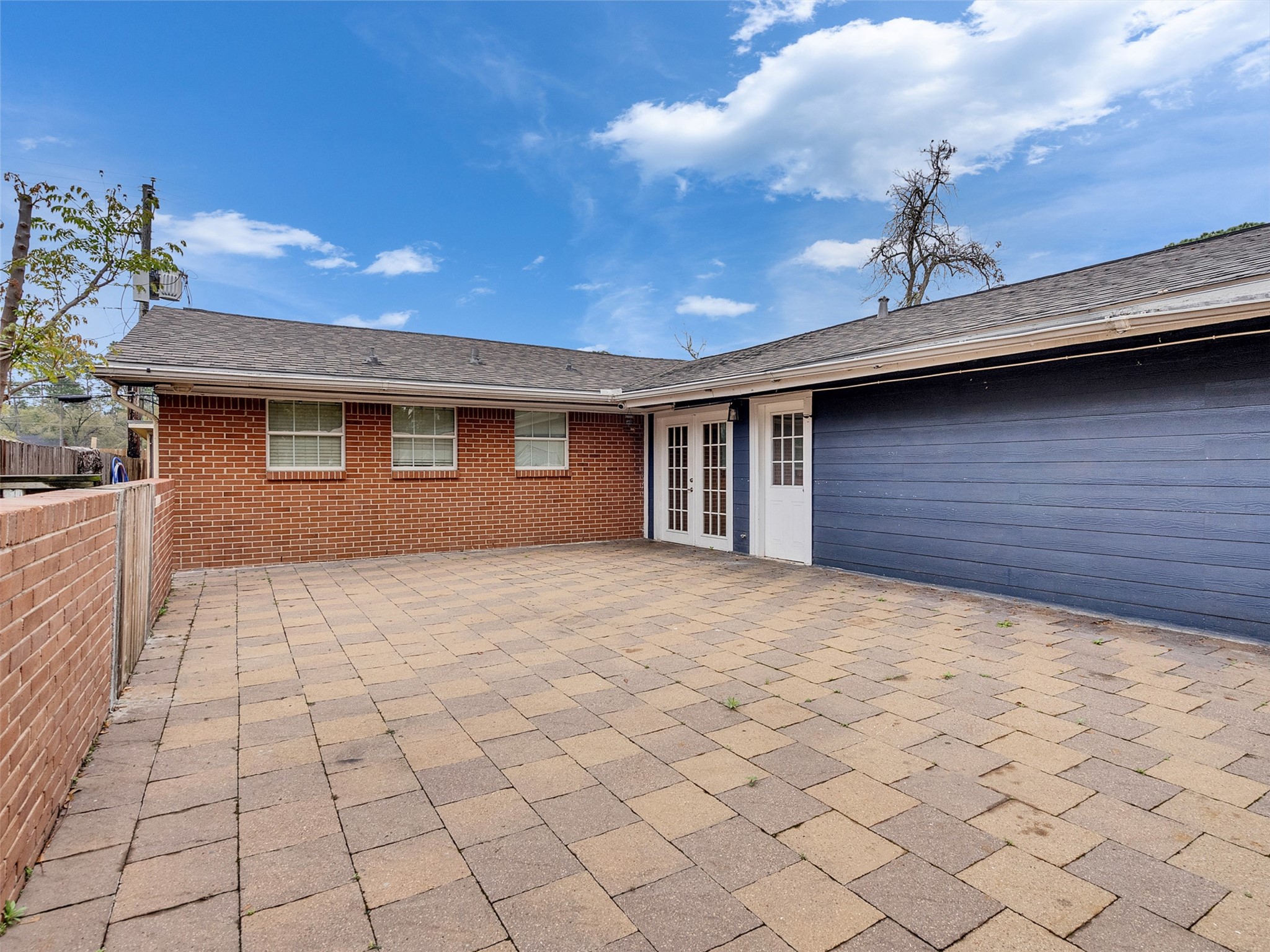 1630 Hollow Hook Road Houston, TX 77080 - Photo 14 of 22 a view of a garage