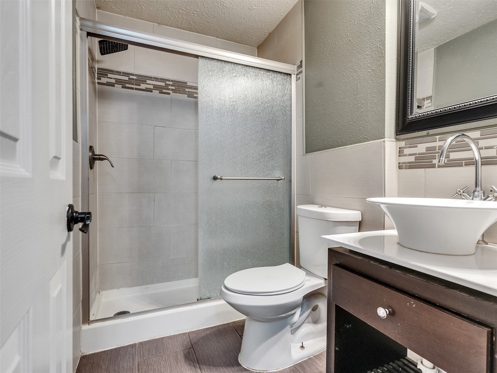 1630 Hollow Hook Road Houston, TX 77080 - Photo 15 of 22 a bathroom with a shower a toilet and a sink