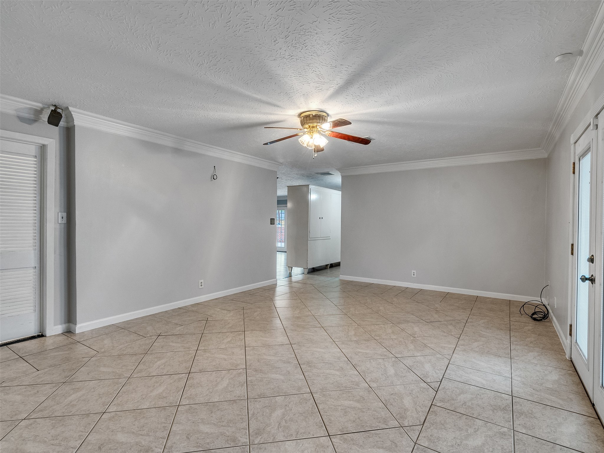 1630 Hollow Hook Road Houston, TX 77080 - Photo 4 of 22 a view of an empty room