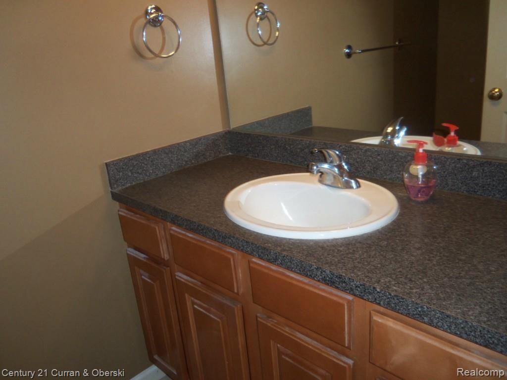 9560 Crown Ridge Road White Lake, MI 48386 - Photo 8 of 23 9560 Crown Ridge 009.jpg
