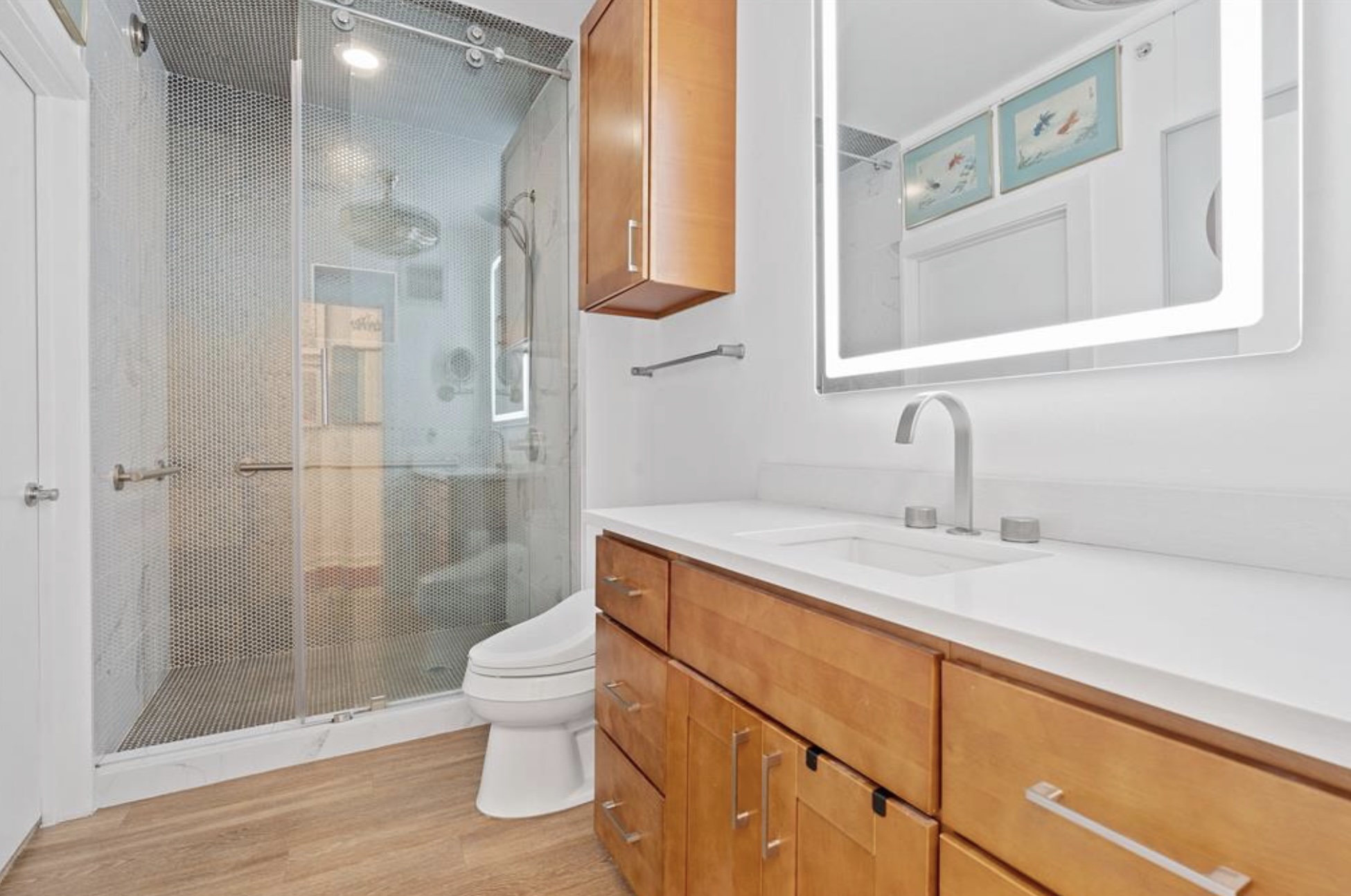 1900 Barton Springs Road, Unit 3031 Austin, TX 78704 - Photo 22 of 37 a bathroom with a sink and a mirror