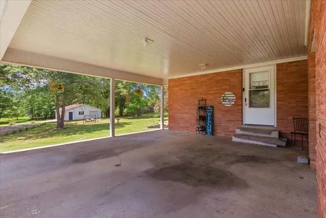 a view of a house with porch and a yard