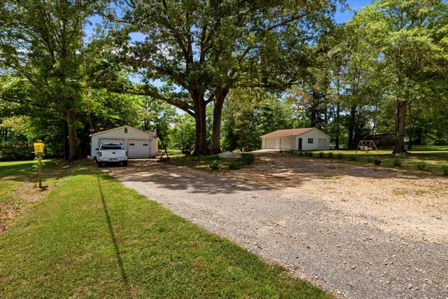 a view of a house with backyard