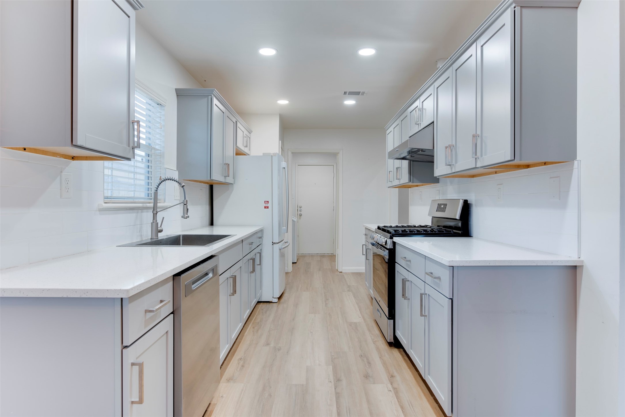 15914 Barbarossa Drive Houston, TX 77083 - Photo 11 of 29