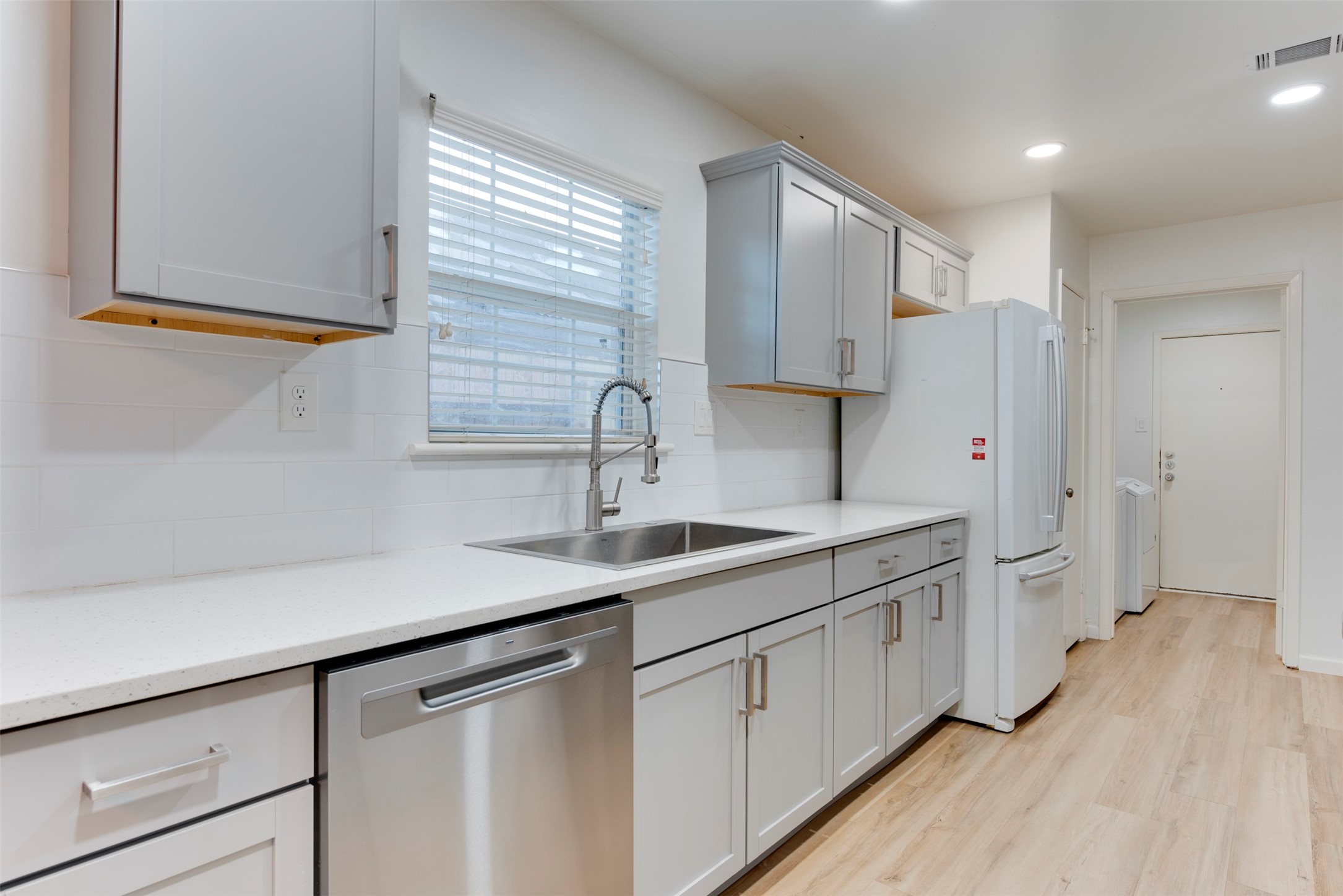 15914 Barbarossa Drive Houston, TX 77083 - Photo 12 of 29