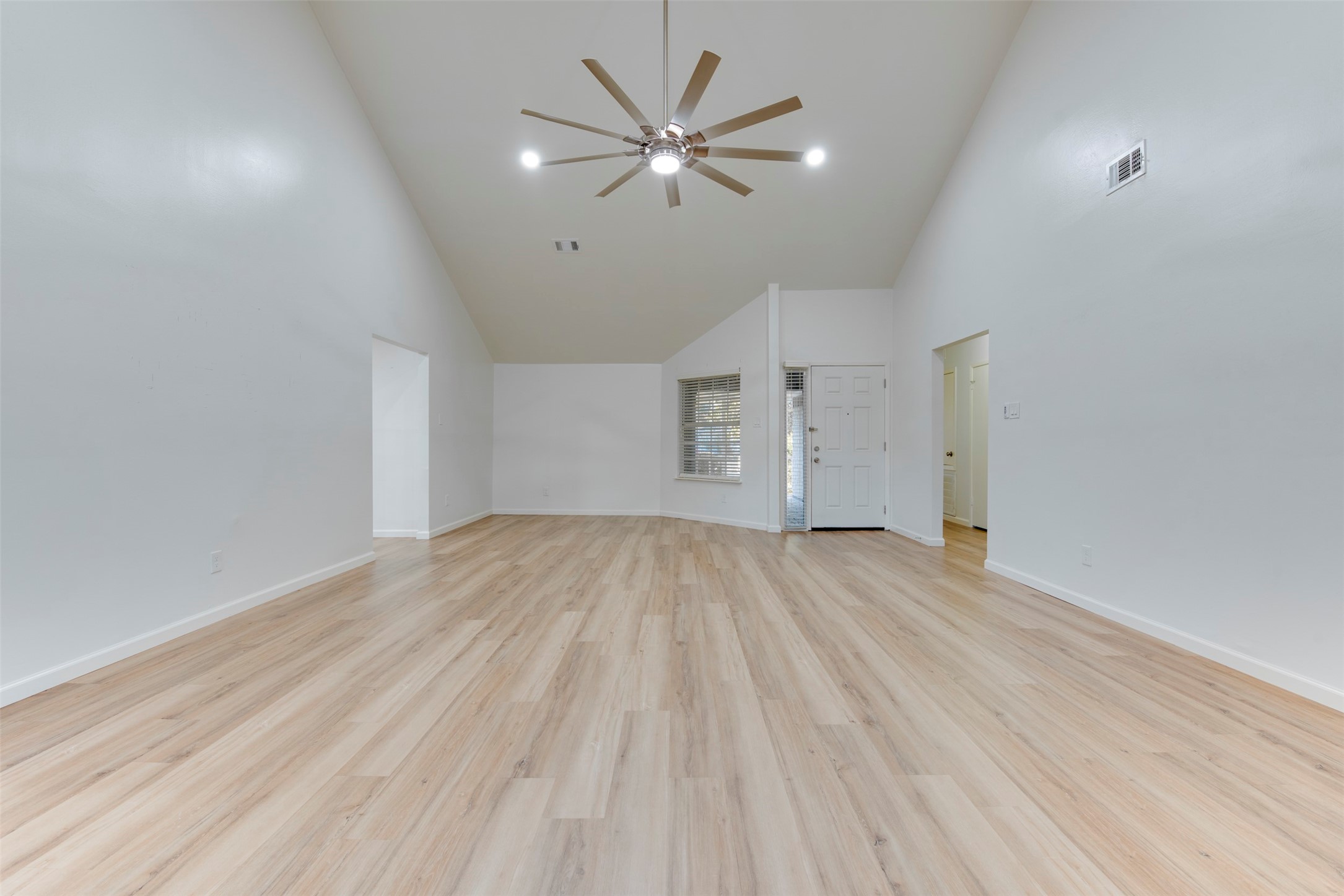 15914 Barbarossa Drive Houston, TX 77083 - Photo 5 of 29