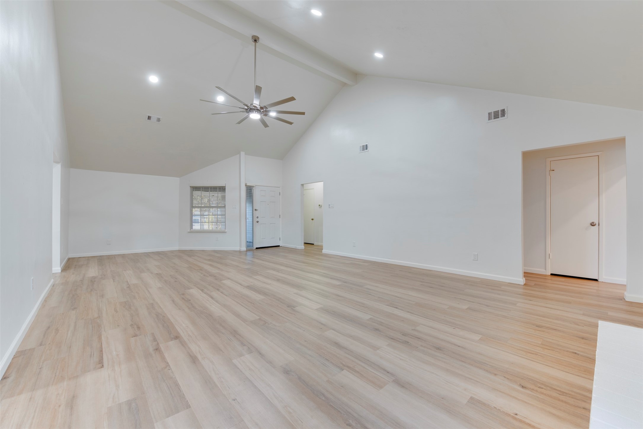 15914 Barbarossa Drive Houston, TX 77083 - Photo 8 of 29