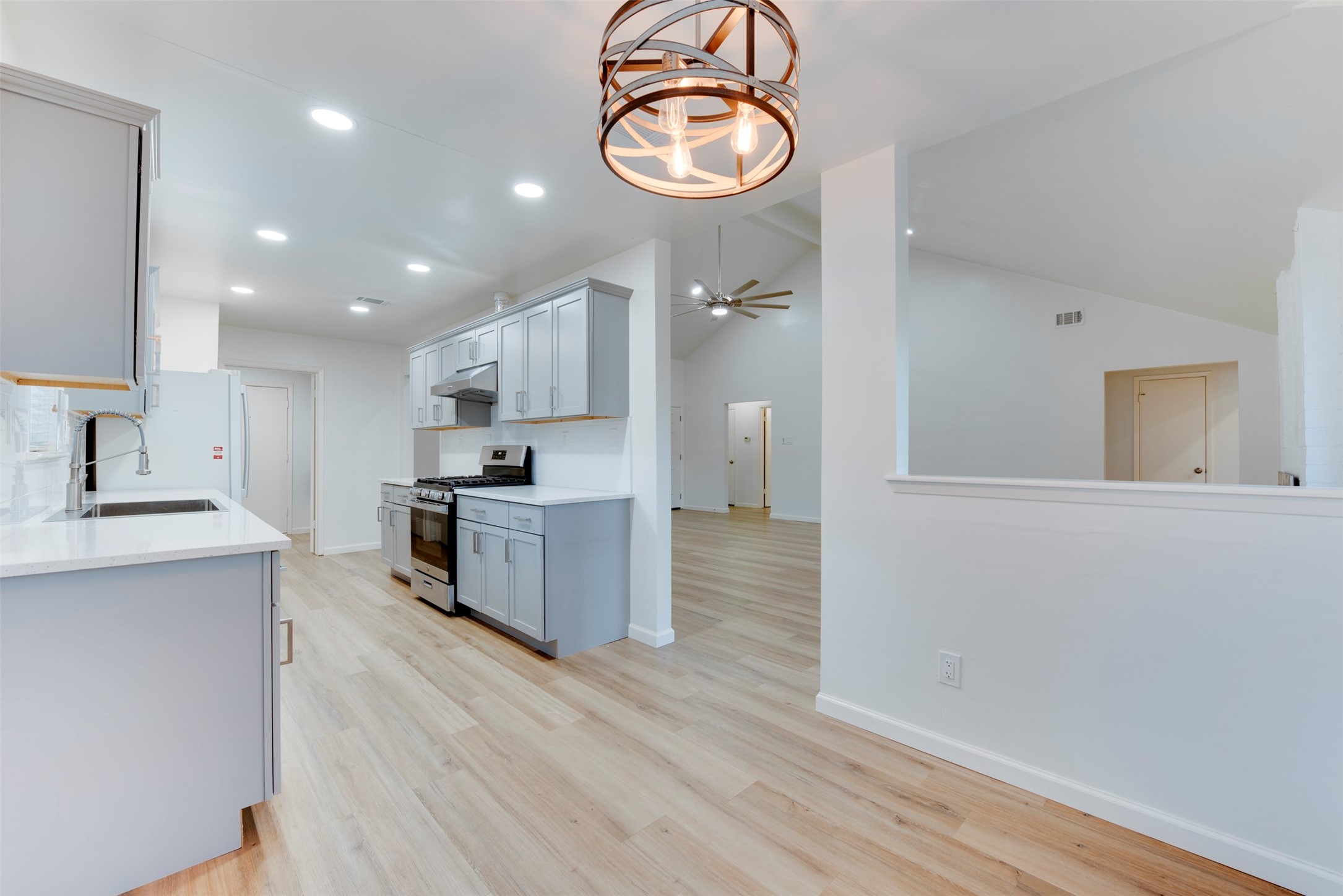 15914 Barbarossa Drive Houston, TX 77083 - Photo 9 of 29