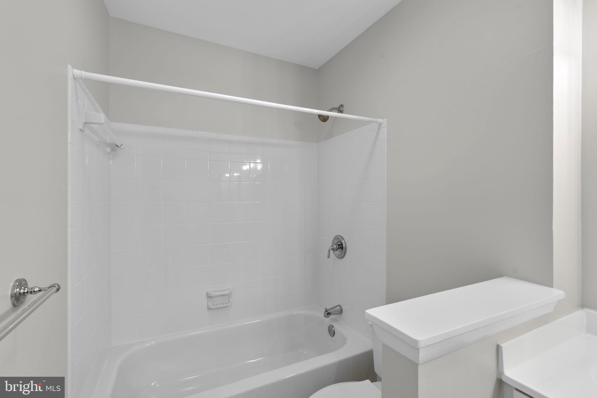 5461 Marsh Hawk Way Columbia, MD 21045 - Photo 27 of 48 a bathroom with a shower and a bath tub