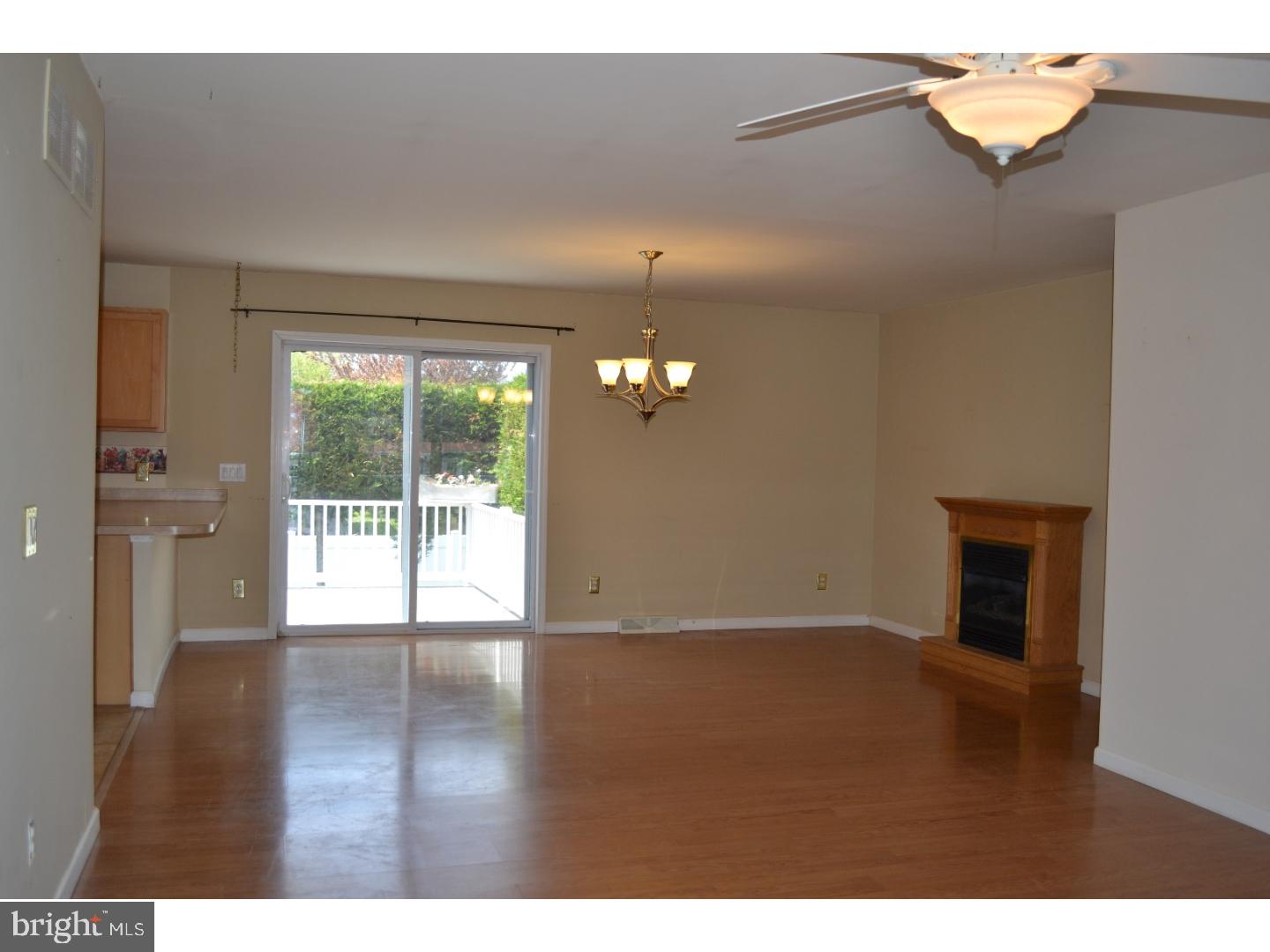 169 Jefferson Road Pennsville, NJ 08070 - Photo 2 of 25 Living Room