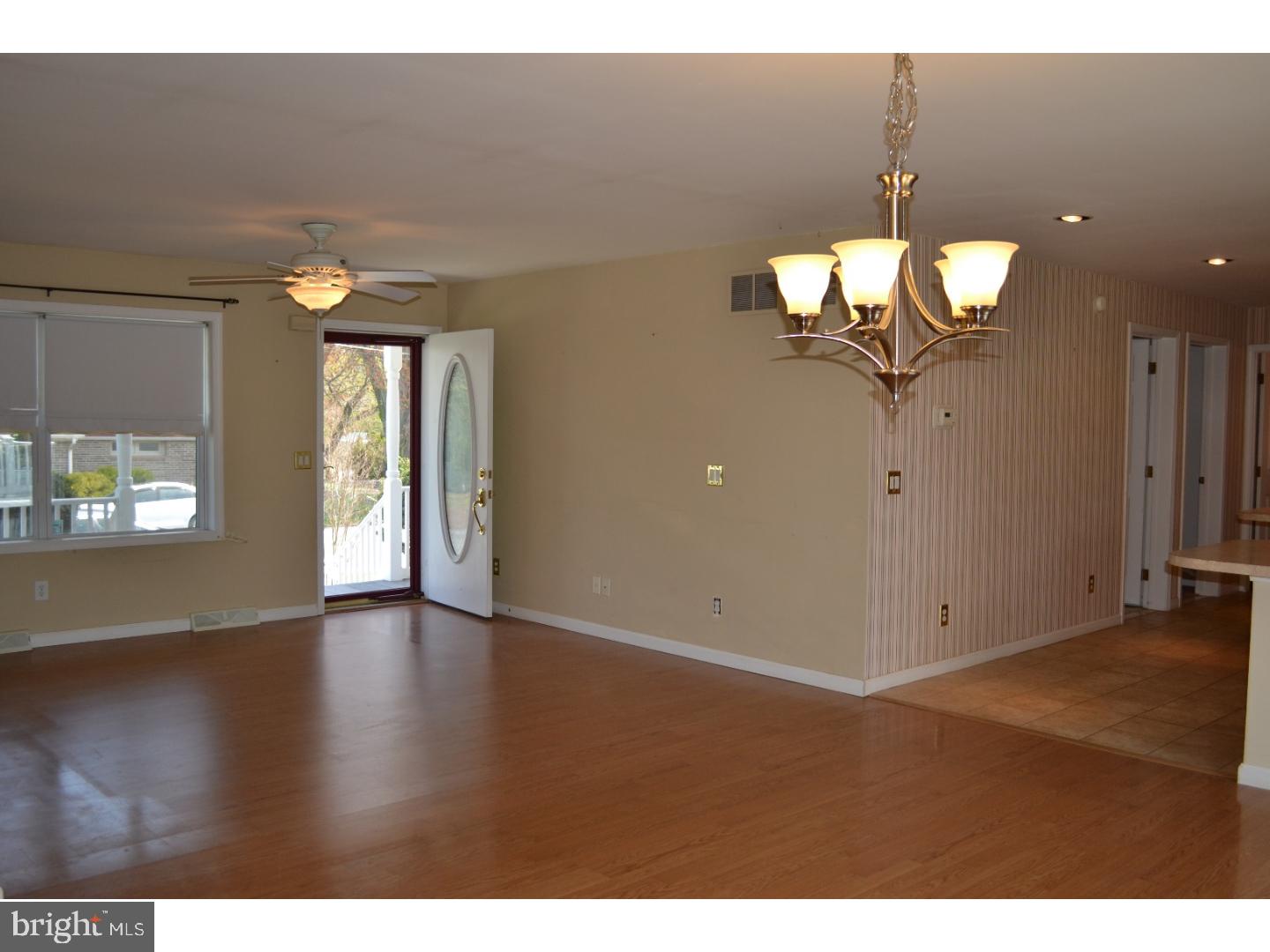 169 Jefferson Road Pennsville, NJ 08070 - Photo 17 of 25 Living Room