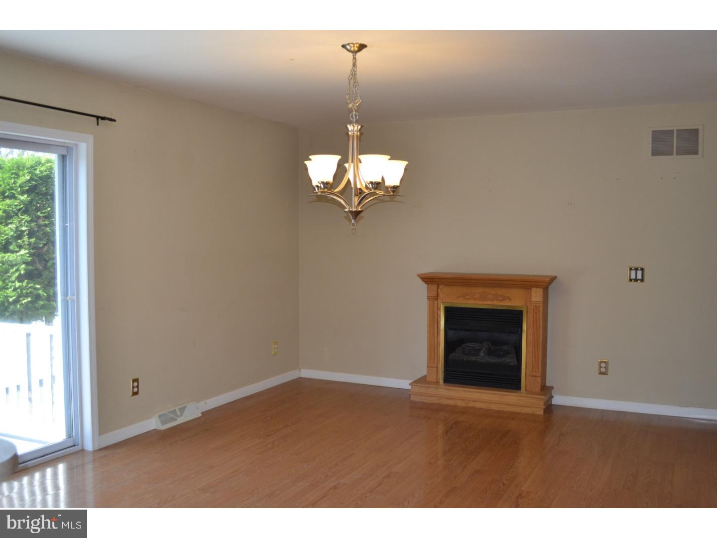 169 Jefferson Road Pennsville, NJ 08070 - Photo 18 of 25 Dining Room