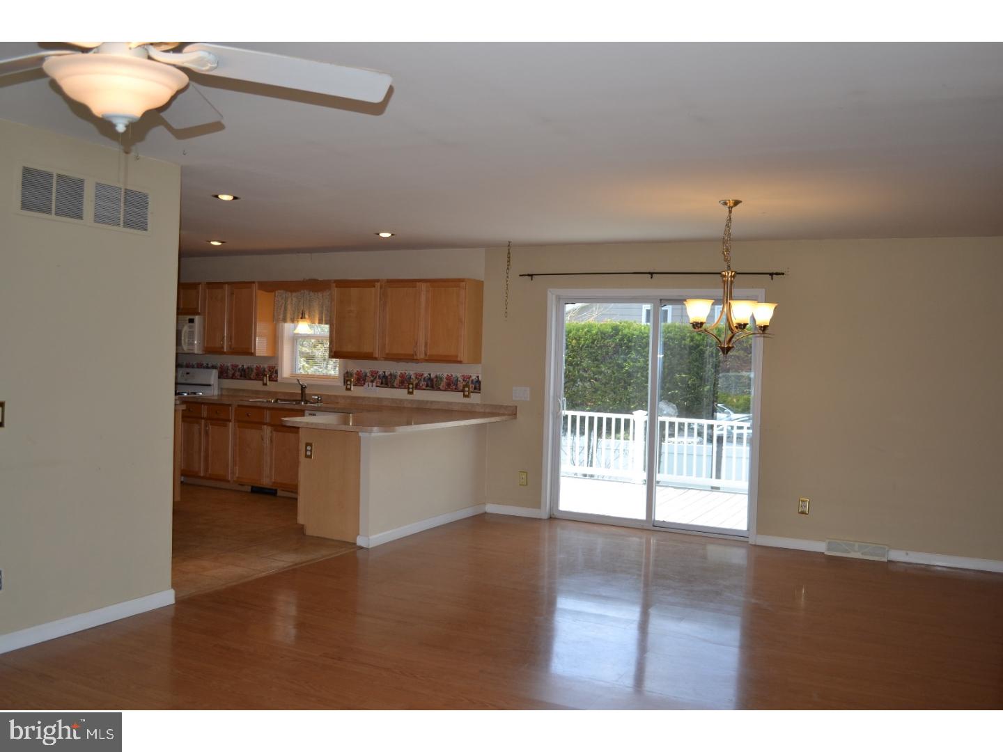 169 Jefferson Road Pennsville, NJ 08070 - Photo 3 of 25 Living Room