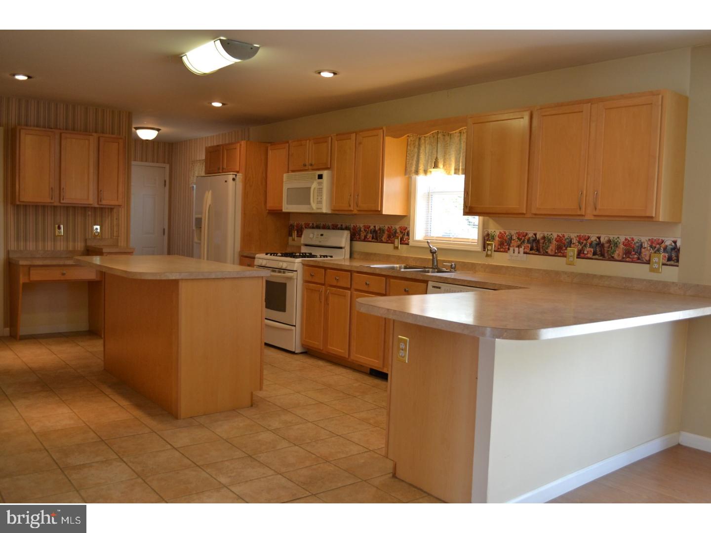 169 Jefferson Road Pennsville, NJ 08070 - Photo 5 of 25 Kitchen
