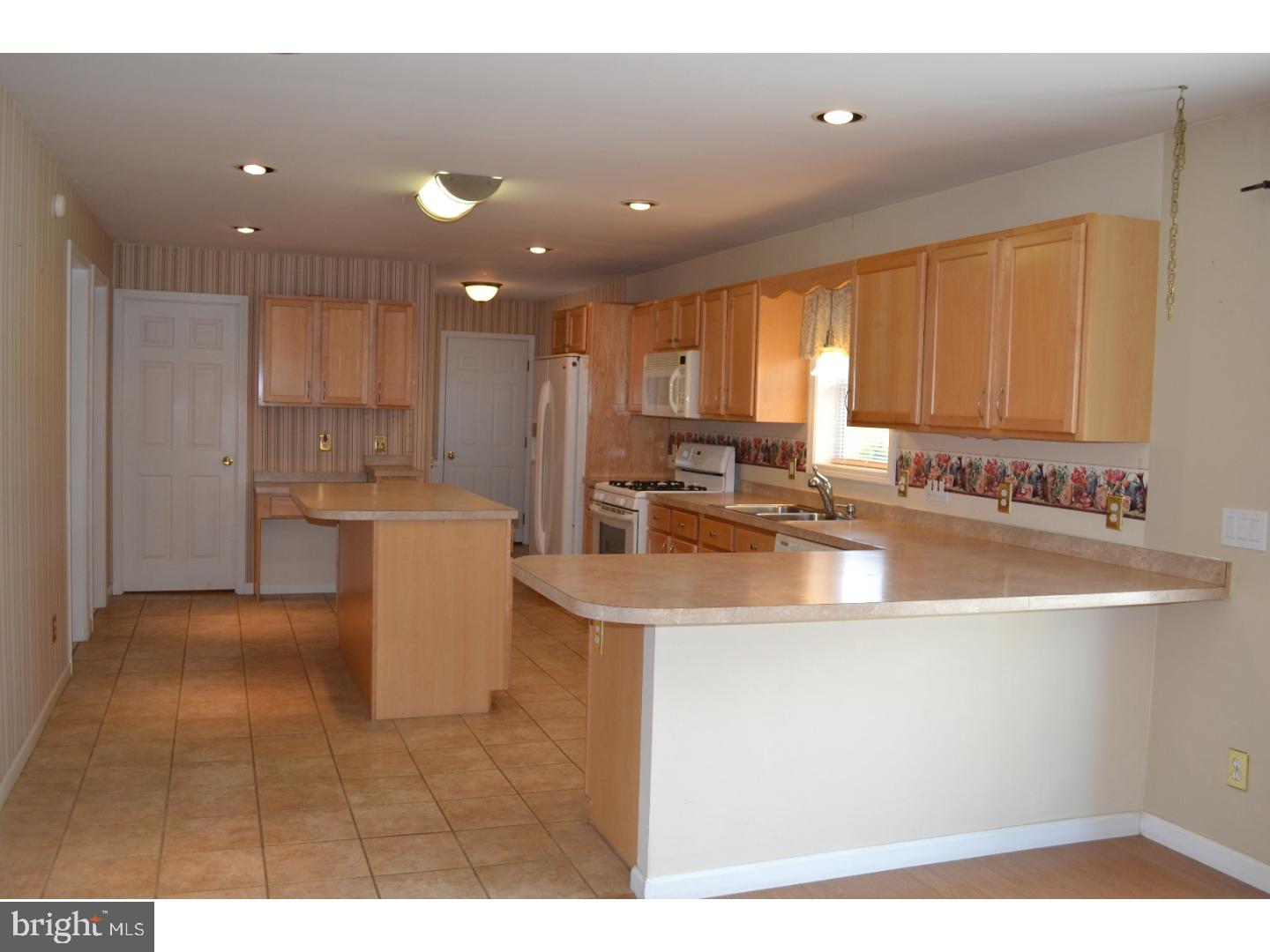 169 Jefferson Road Pennsville, NJ 08070 - Photo 6 of 25 Kitchen