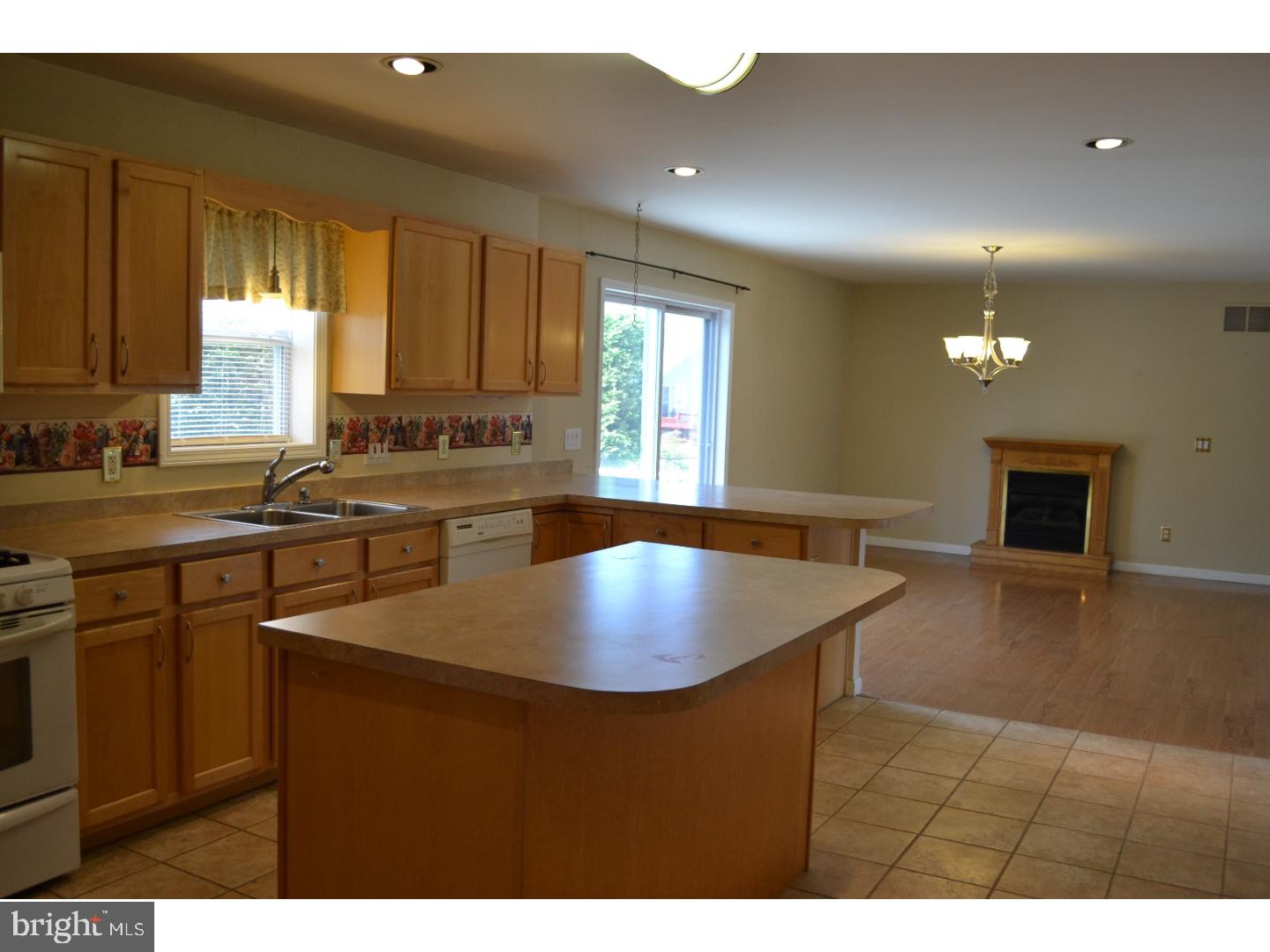 169 Jefferson Road Pennsville, NJ 08070 - Photo 8 of 25 Kitchen
