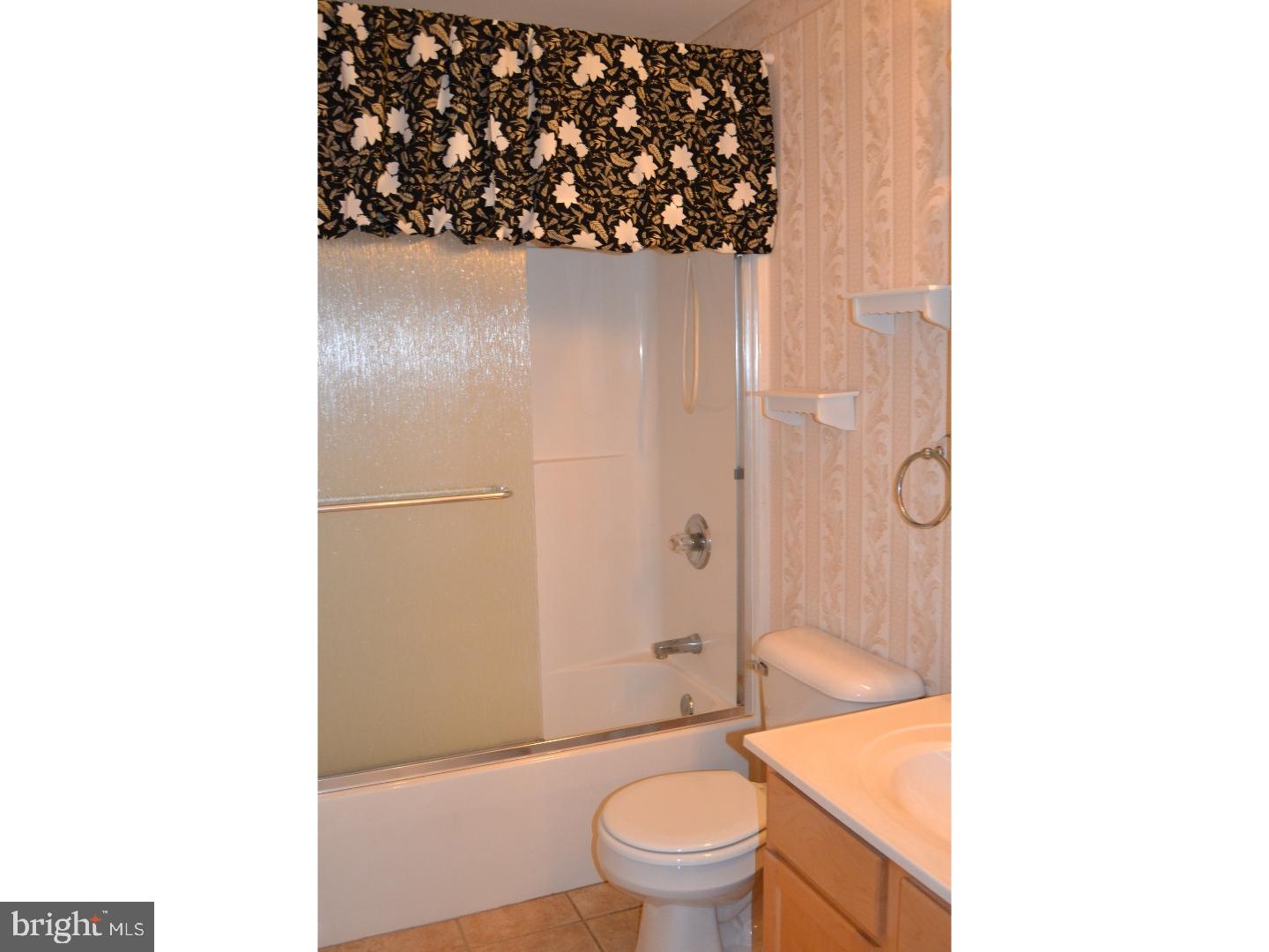 169 Jefferson Road Pennsville, NJ 08070 - Photo 10 of 25 Bathroom