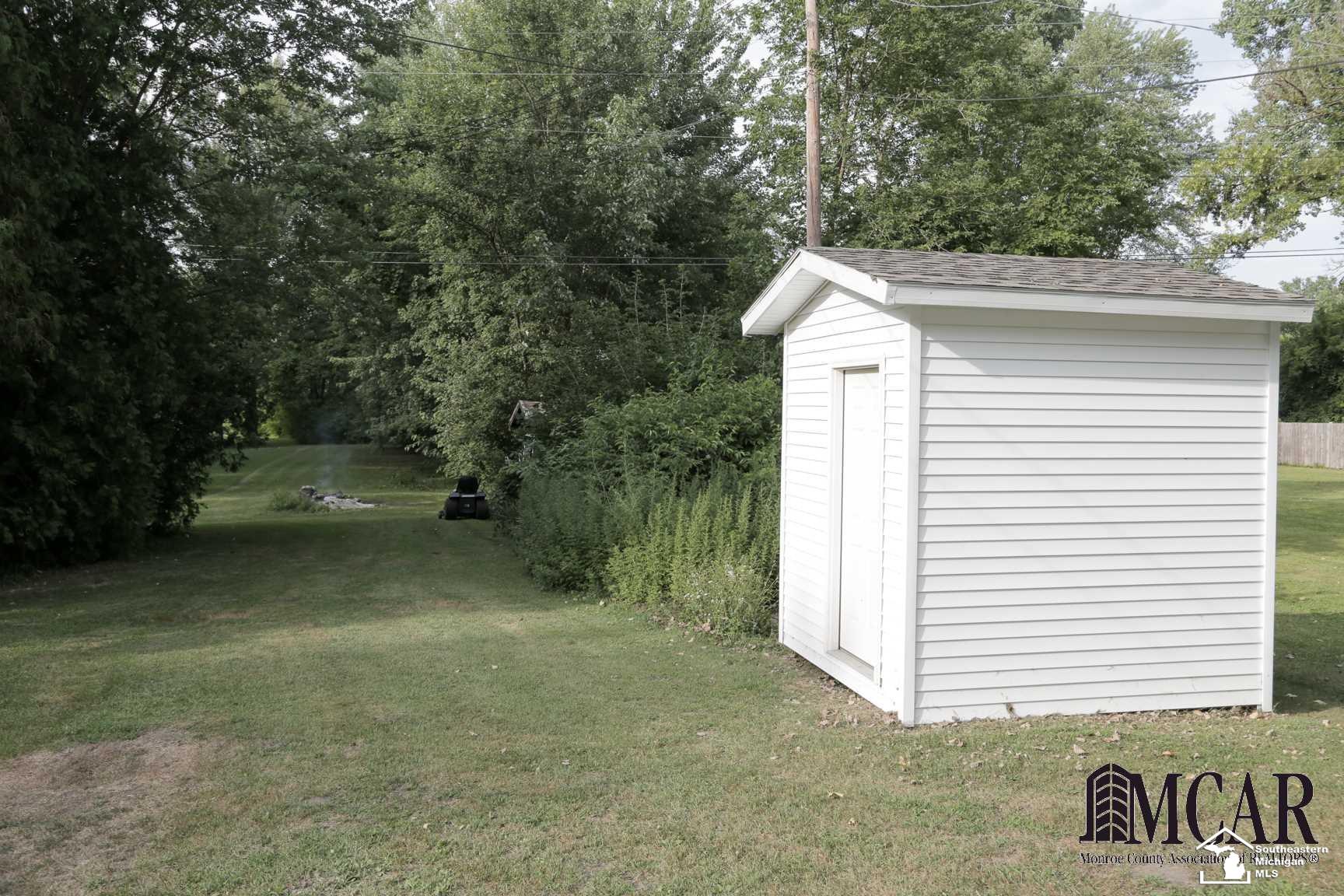 4018 Blue Bush Road Monroe, MI 48162 - Photo 9 of 9 21483454-8.JPG