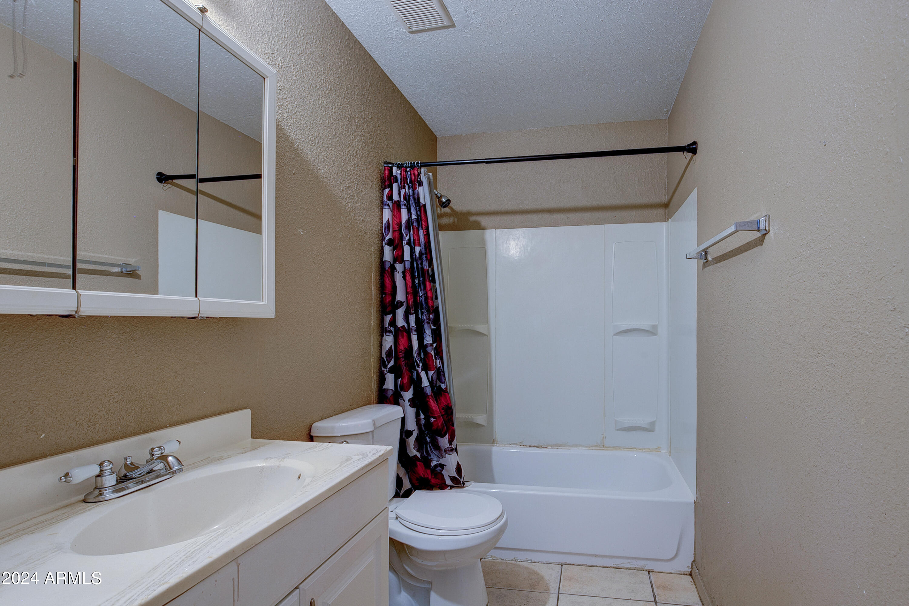 9631 North 12th Avenue, Unit 201 Phoenix, AZ 85021 - Photo 13 of 32 a bathroom with a sink a toilet and shower
