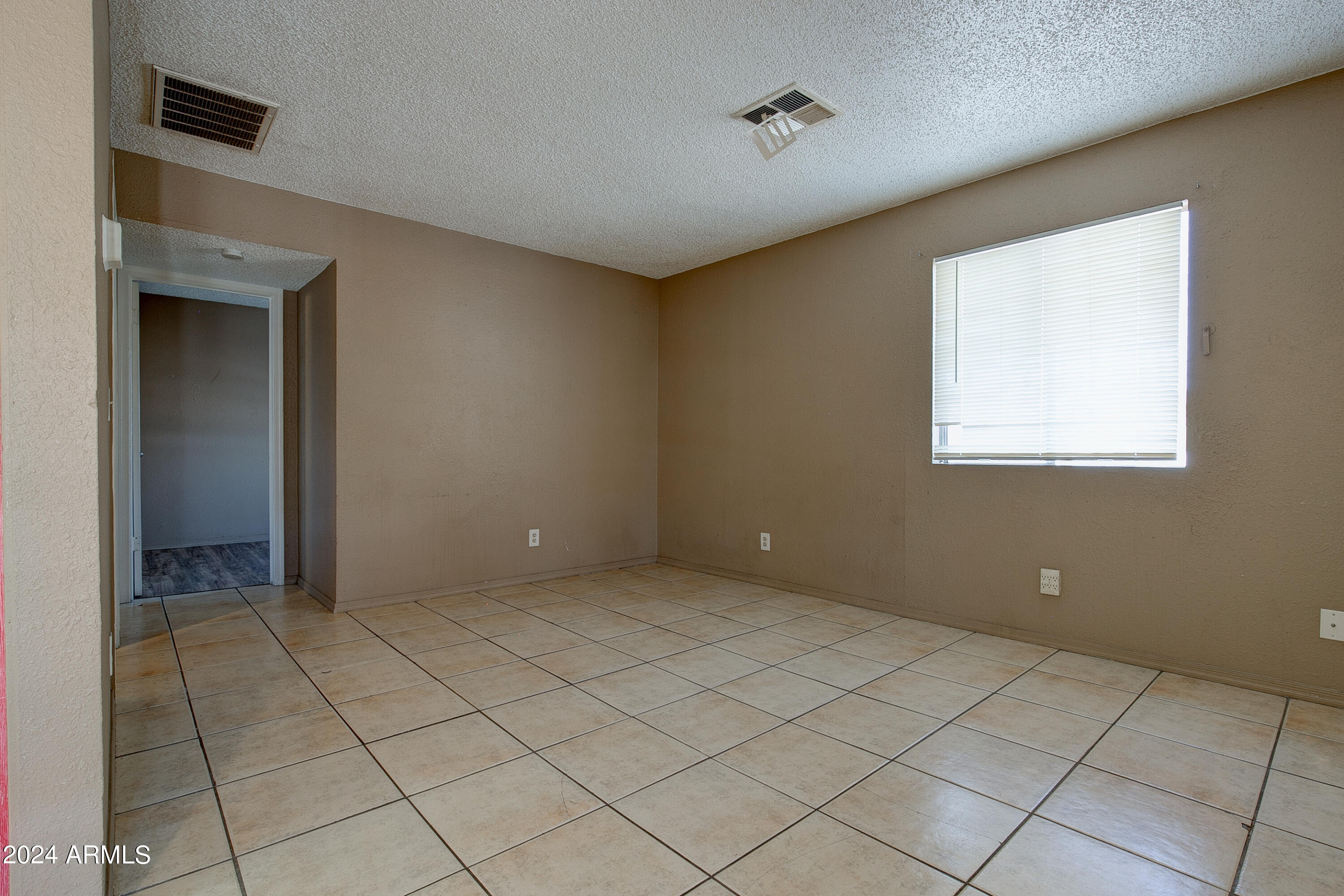 9631 North 12th Avenue, Unit 201 Phoenix, AZ 85021 - Photo 10 of 32 a view of an empty room with window