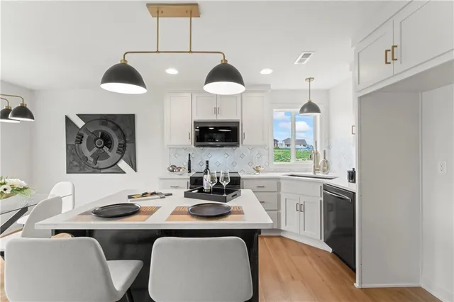 $428,900 | 612 Southeast 21st Street, Oak Grove, MO 64075