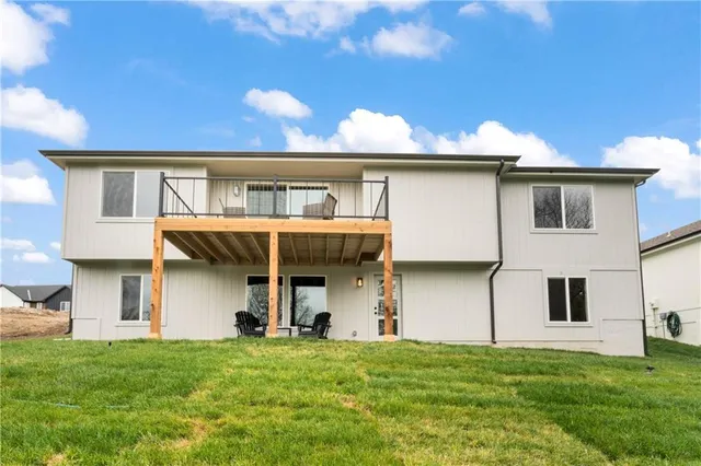 $428,900 | 612 Southeast 21st Street, Oak Grove, MO 64075